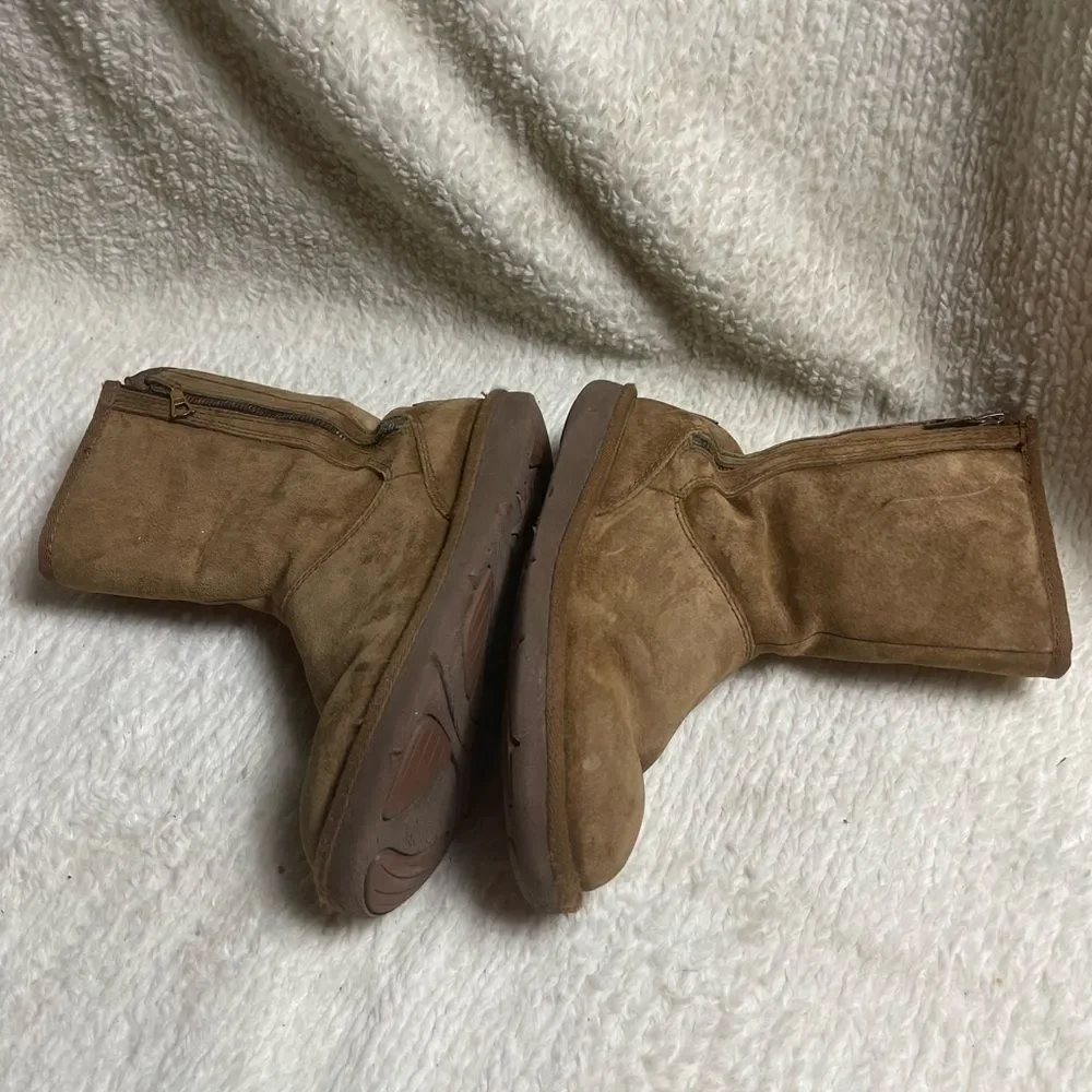 UGG Australia Mayfair Brown Suede Shearling Boots SZ6 side zipper rubber soles.